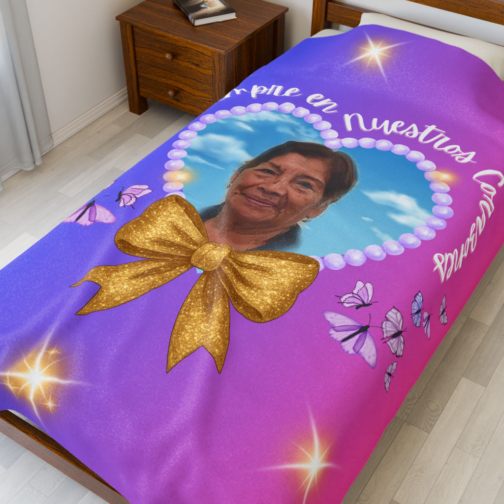 Siempre En Nuestros Corazones Two Color Ombre Plush Blanket (Spanish)