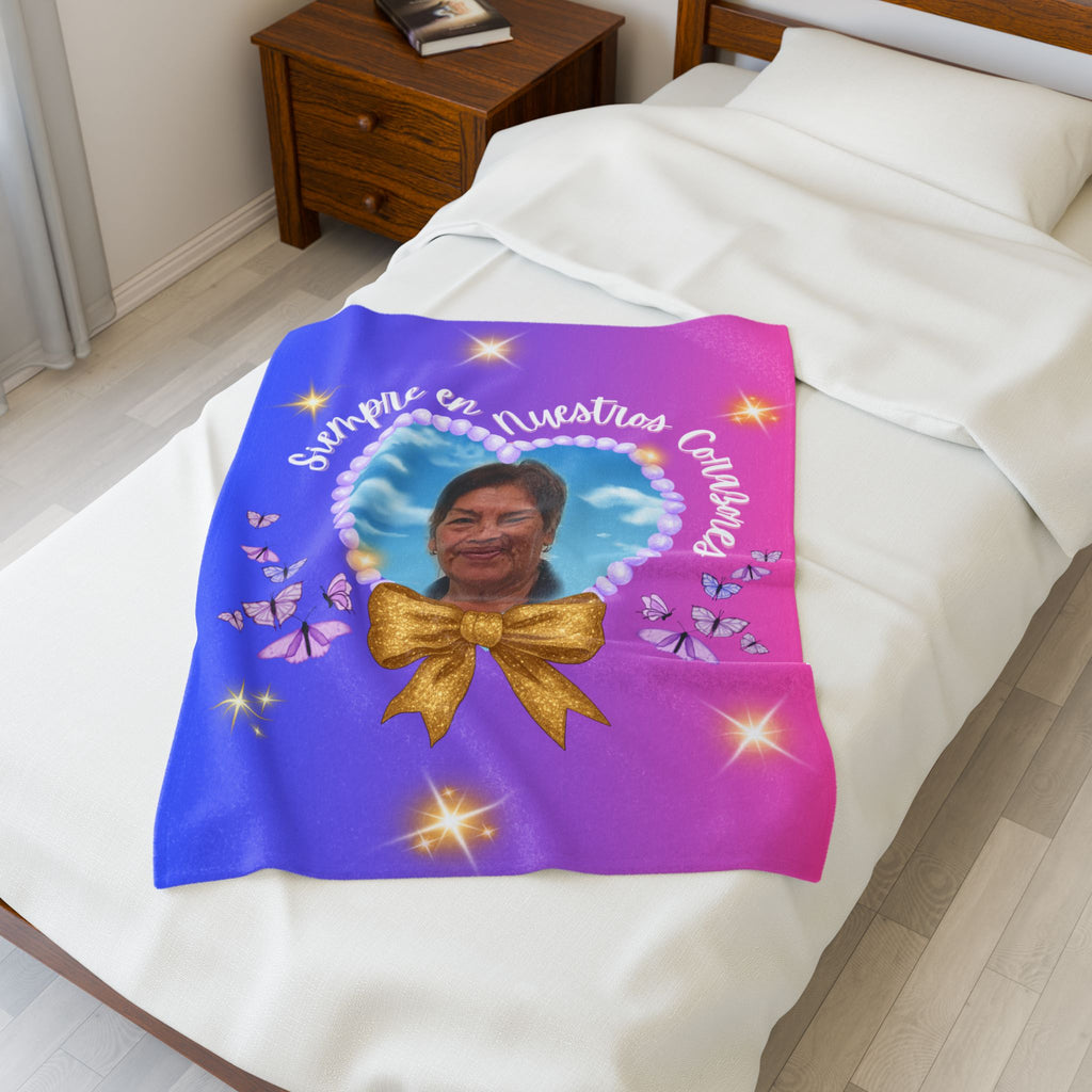 Siempre En Nuestros Corazones Two Color Ombre Plush Blanket (Spanish)